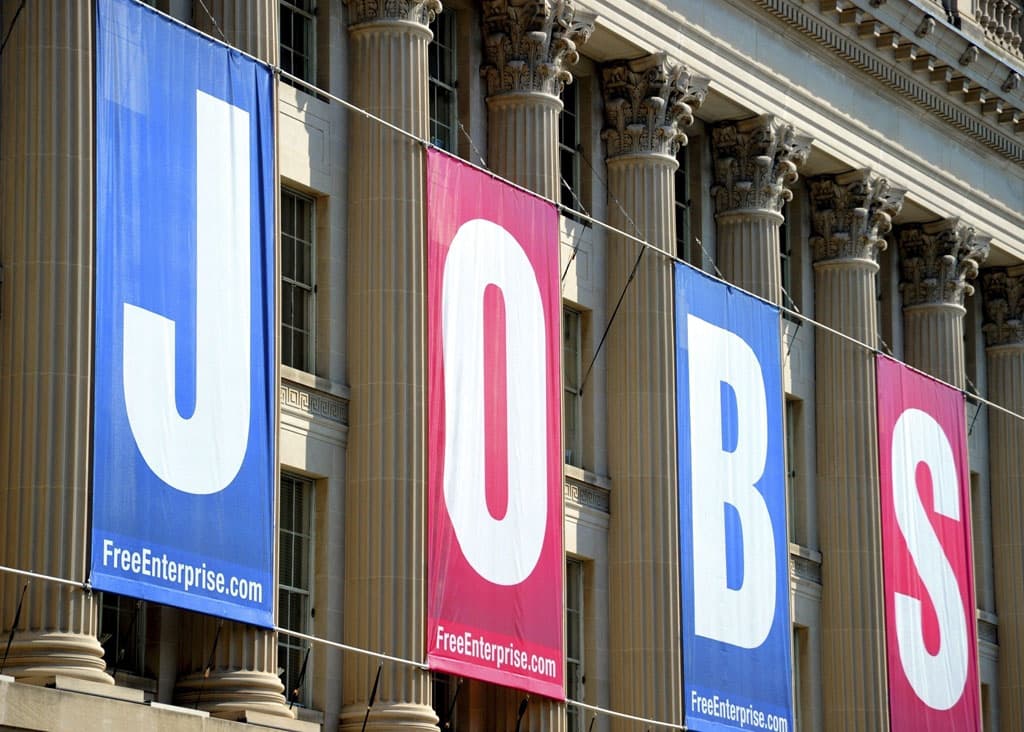 U.S. jobless claims fall to lowest level since 2022, raising questions