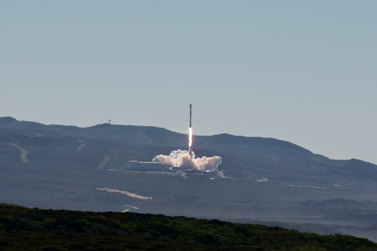 SpaceX Opens 2026 With Falcon 9 Launch of Italian Radar Satellite
