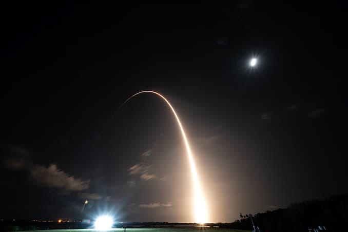 Atlas V launches 29 Amazon satellites, sets heaviest payload record