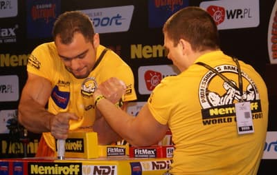 Ion Oncescu wins 1,024 arm-wrestling matches in 24 hours