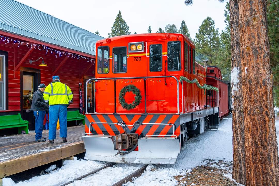 Sumpter Valley Railroad Plans Festive Christmas Trains, Parade Weekend