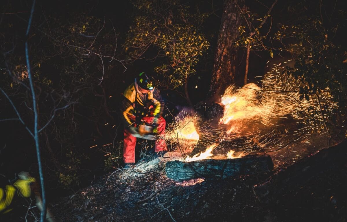 Crews Contain Lytle Cove Wildfire; Shumont Fire Remains Active