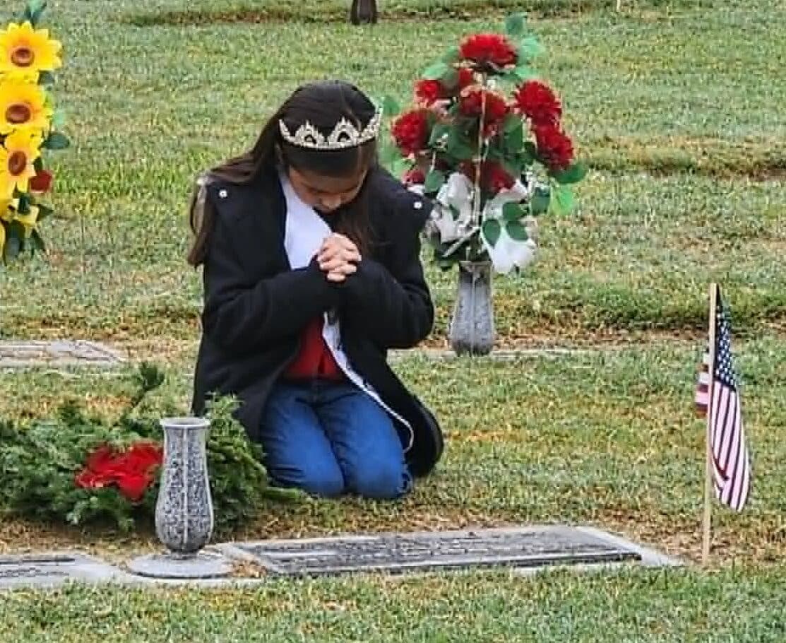 Del Rio Volunteers Honor Veterans at Sunset Memorial Cemetery