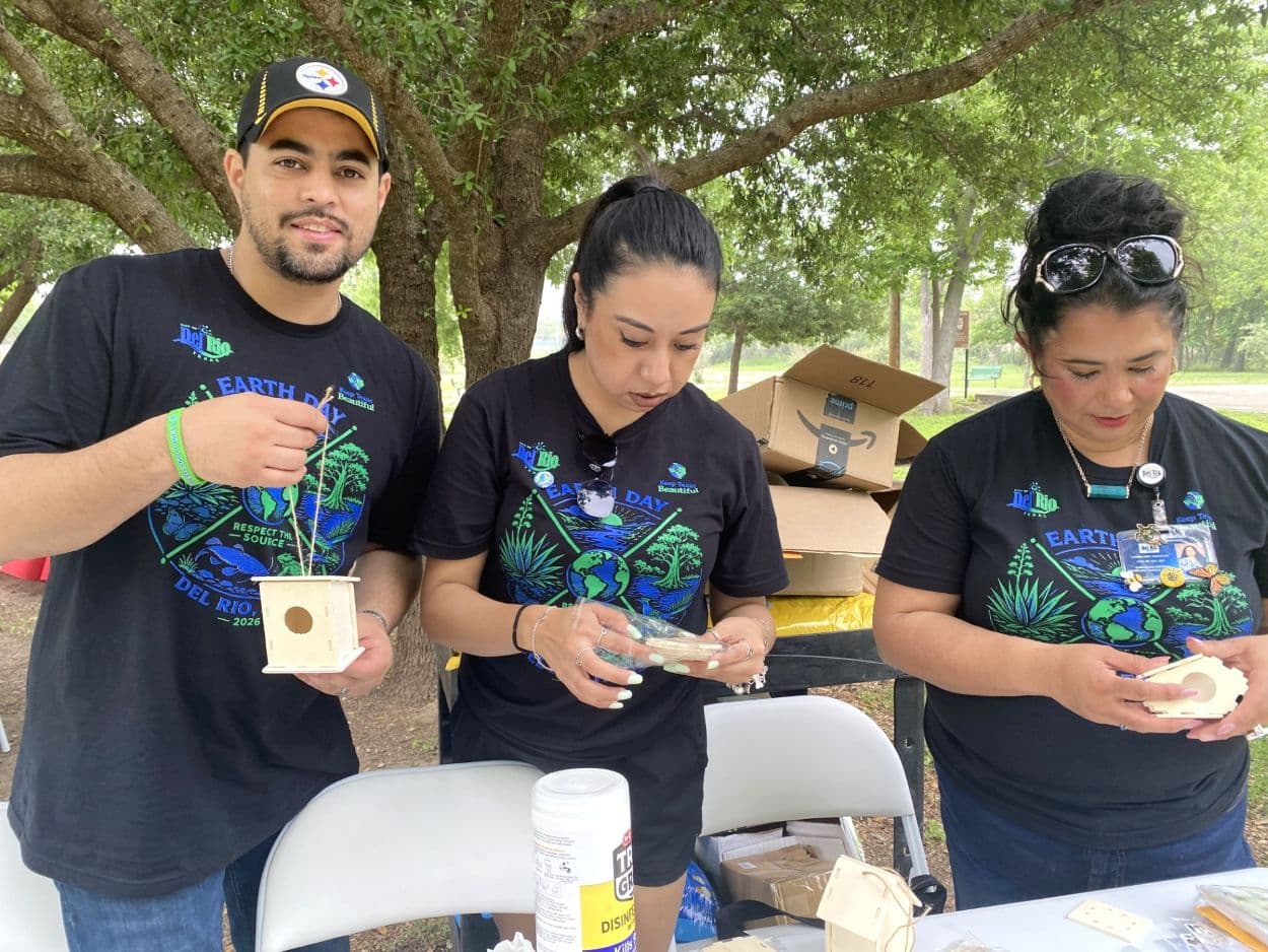 Del Rio Earth Day cleanup, family activities bring volunteers to San Felipe Creek