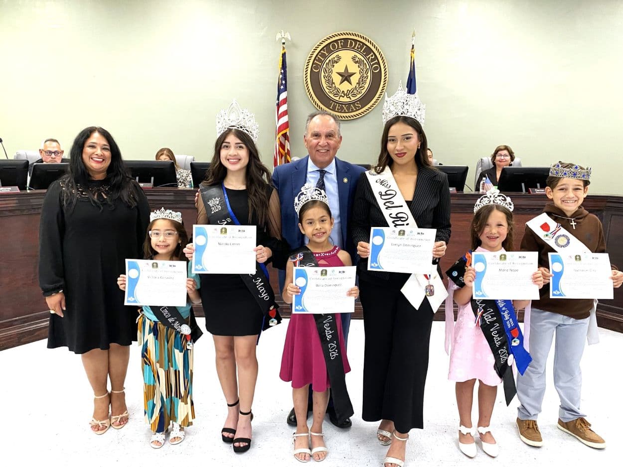 Del Rio council honors victims, officer Toro, young volunteers