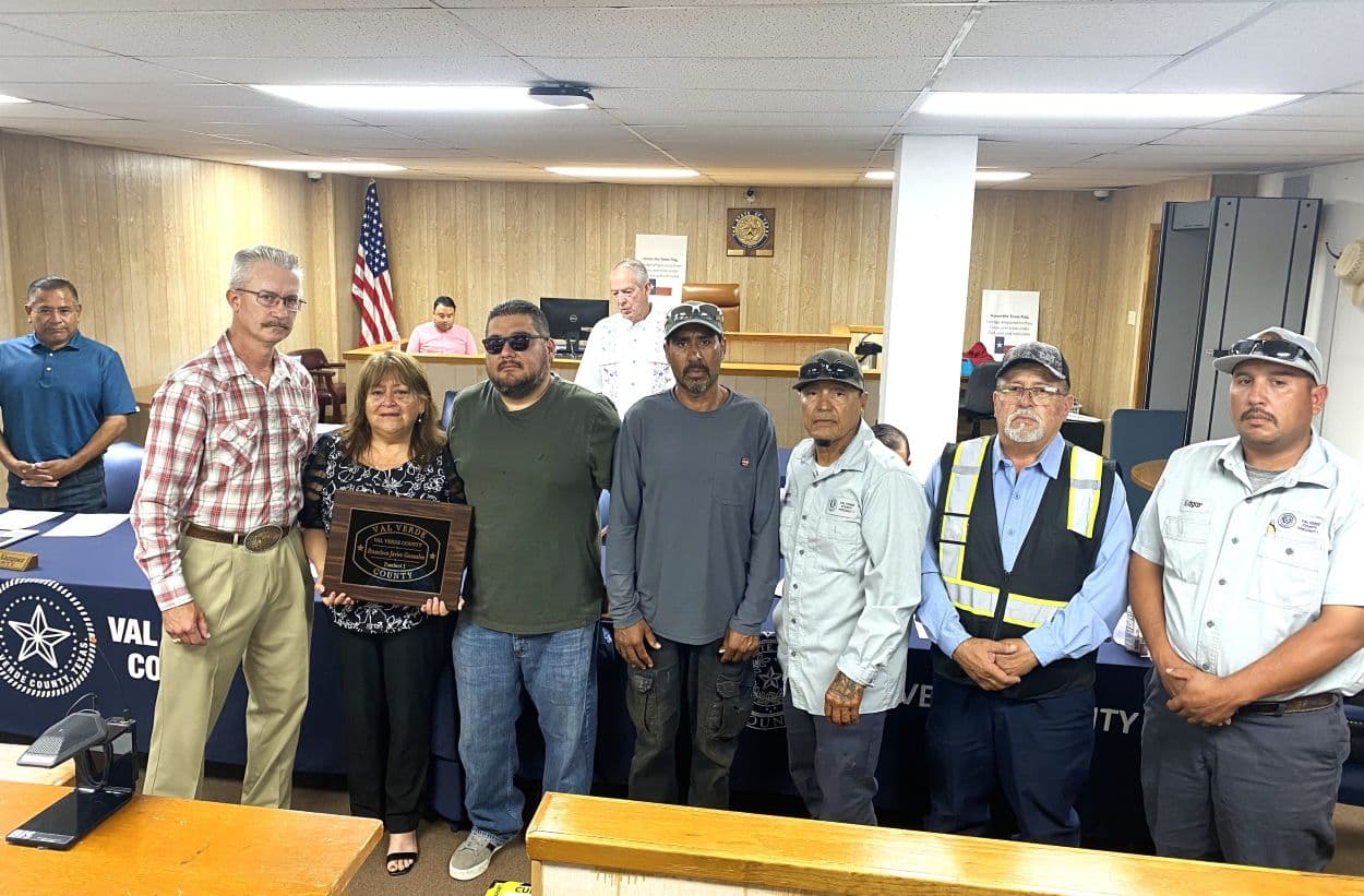 Val Verde County commissioners tackle road lights, honors, and pet microchip event