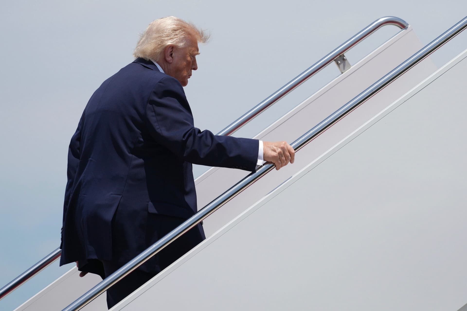 Judge strikes down Trump immigration freeze for asylum, green card applicants