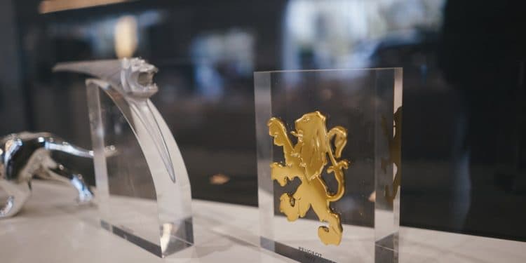 Personalized Jewelry Demand Reshapes Retail Strategies for Modern Consumers