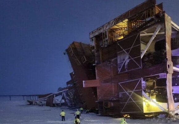 Crews Remove Half of Toppled Doyon 26 Rig From Tundra Near Nuiqsut
