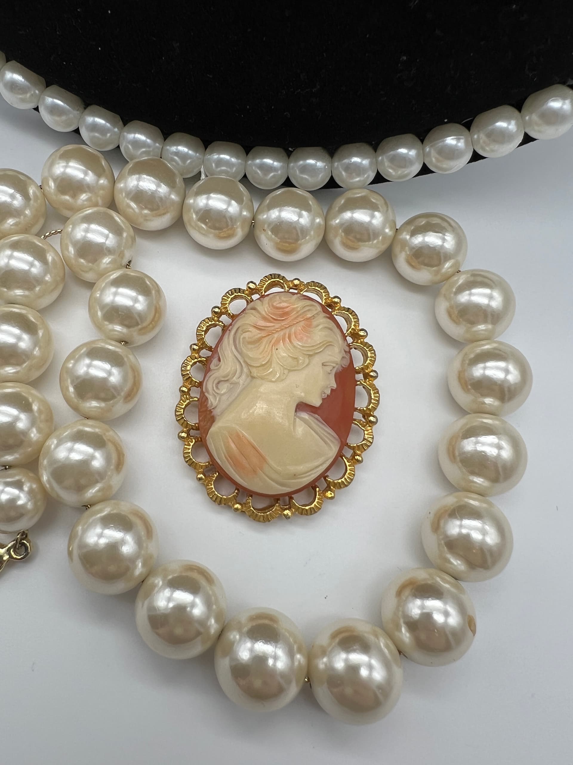 Statement-First Jewelry Replaces Minimalism in 2026 and How to Wear Sculptural Pieces