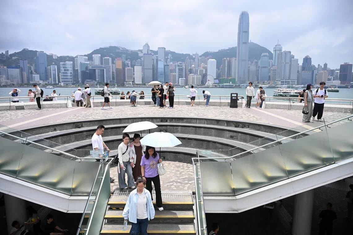 Hong Kong weighs tax break on fund managers' performance bonuses