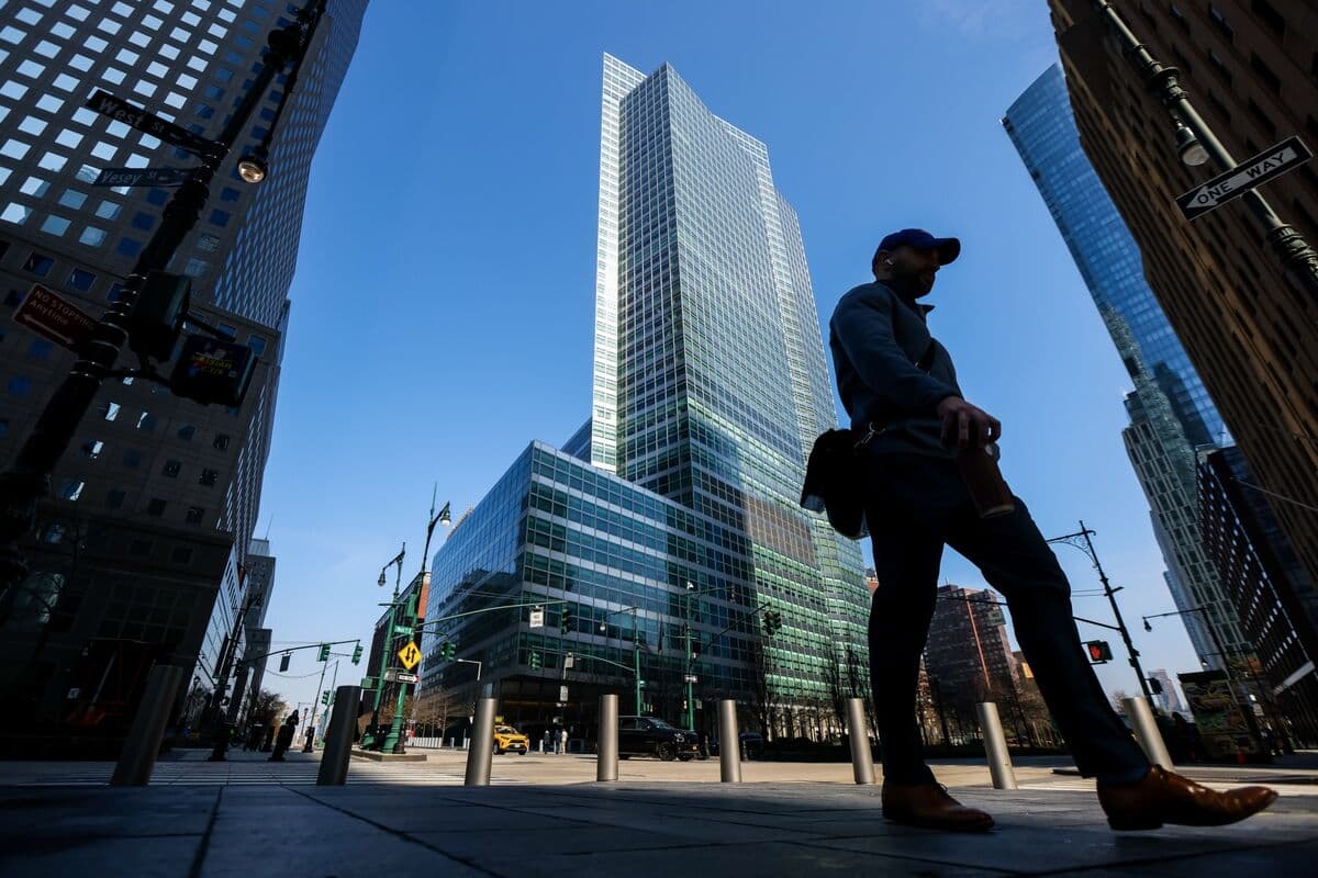 Goldman Sachs sounds out investors for private fund loan risk transfer