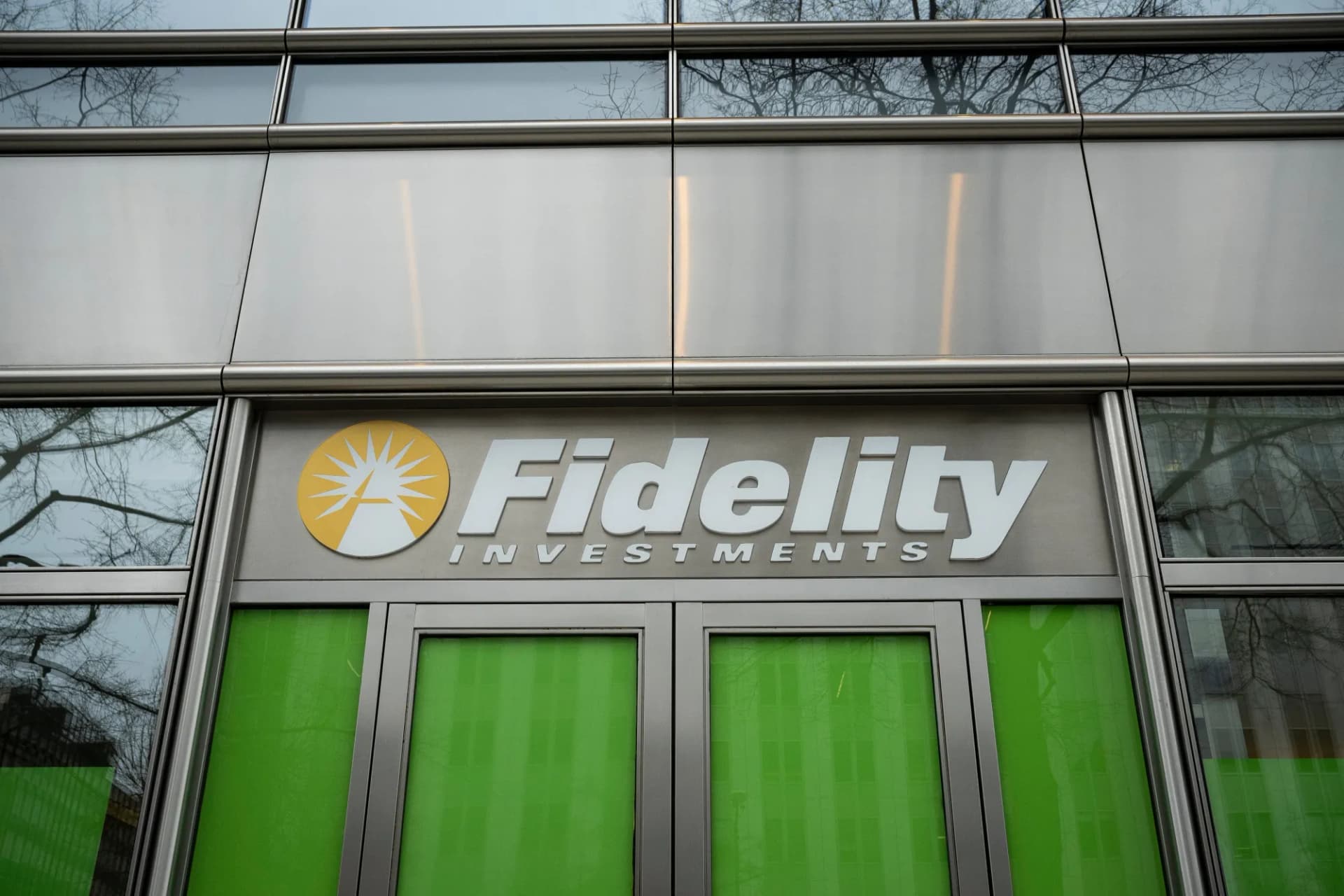 Fidelity ends hybrid work, requires most U.S. employees in office daily