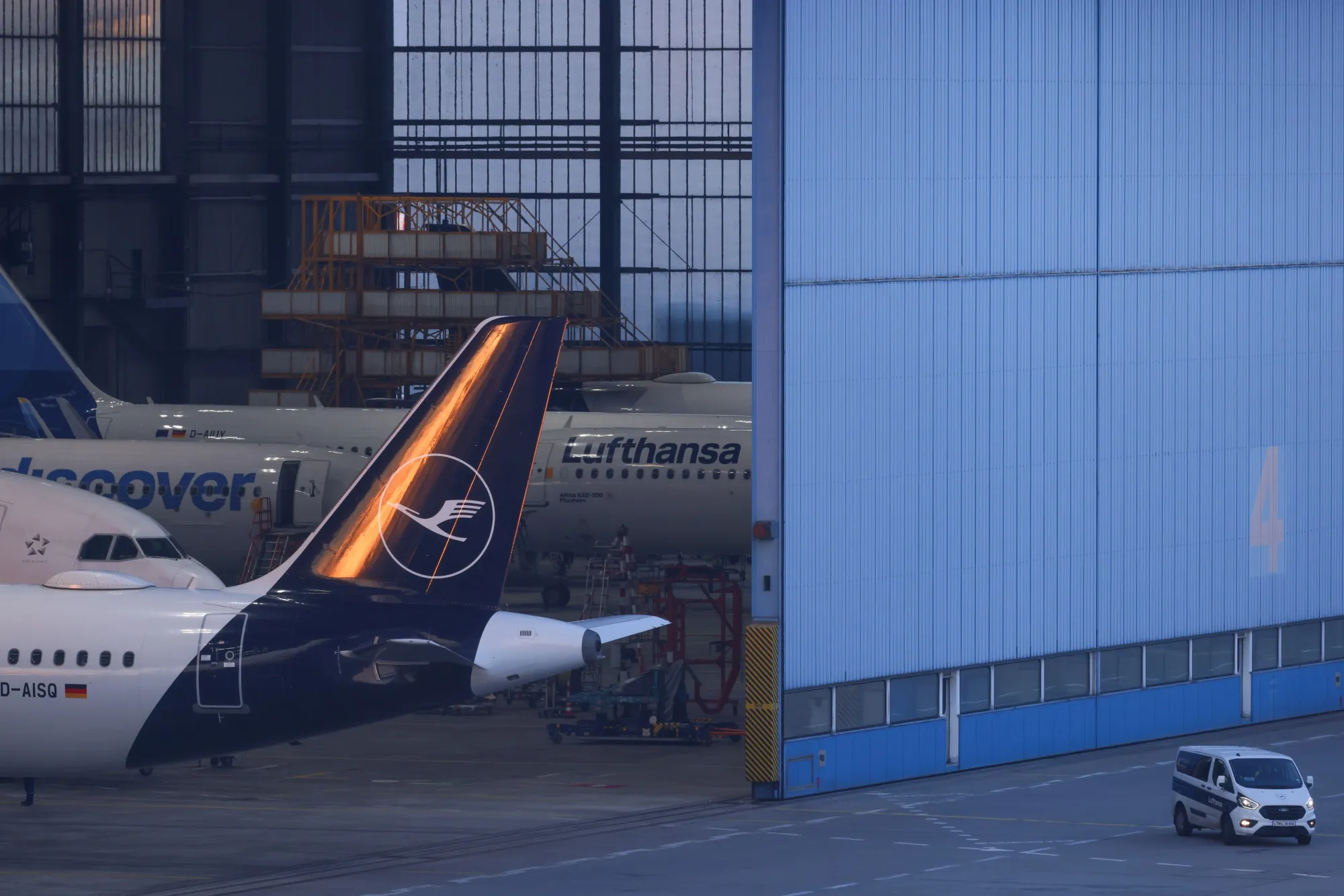 Lufthansa Pilots Launch 48-Hour Strike Over Pension Dispute, Exempting Middle East Flights