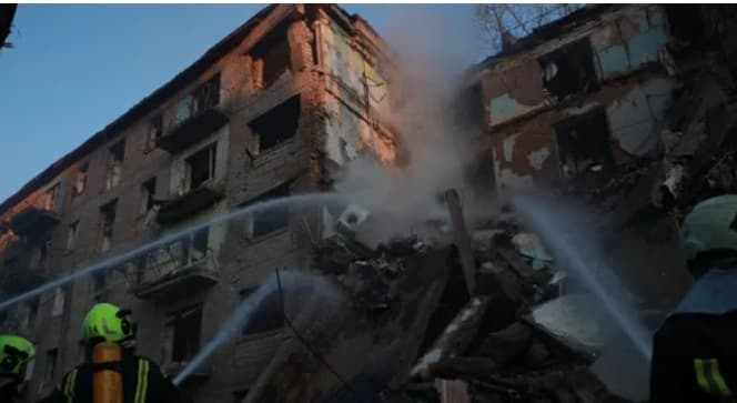Russian Strike on Kyiv Kills Seven, Cuts Power and Heat