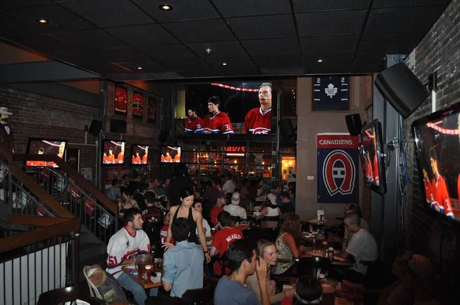 Montreal restaurants without TVs lose traffic during Canadiens playoff run