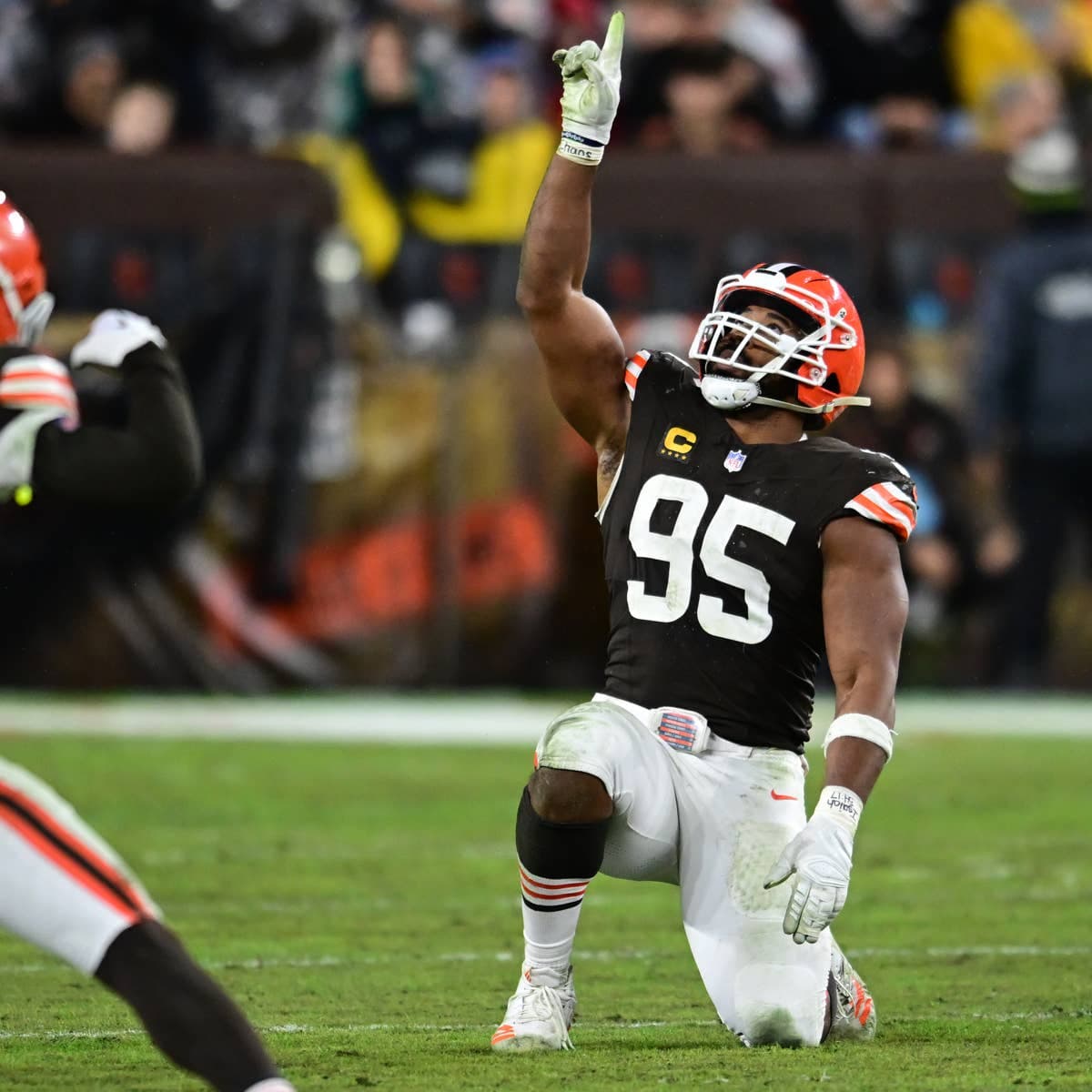Browns trade Myles Garrett to Rams in blockbuster deal
