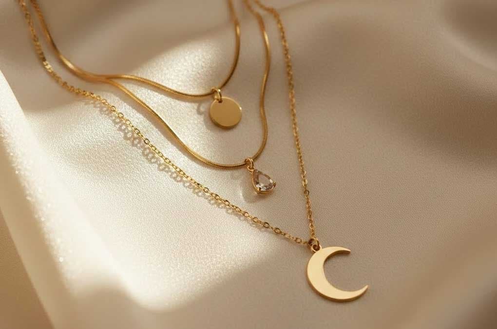 Layered Gold Necklaces Are 2026's Effortless Minimal Luxury Trend