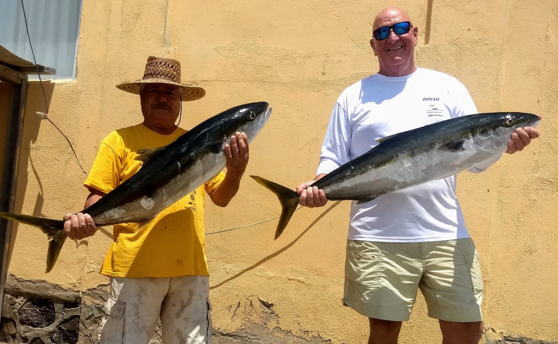 Solo skiff angler hooks powerful yellowfin off Bahia Asunción with Nomad Madmacs