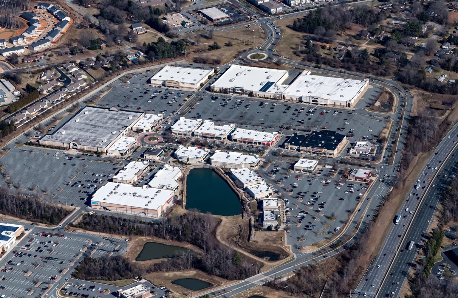 Lamar Companies buys distressed Alamance Crossing, new tenants sign leases