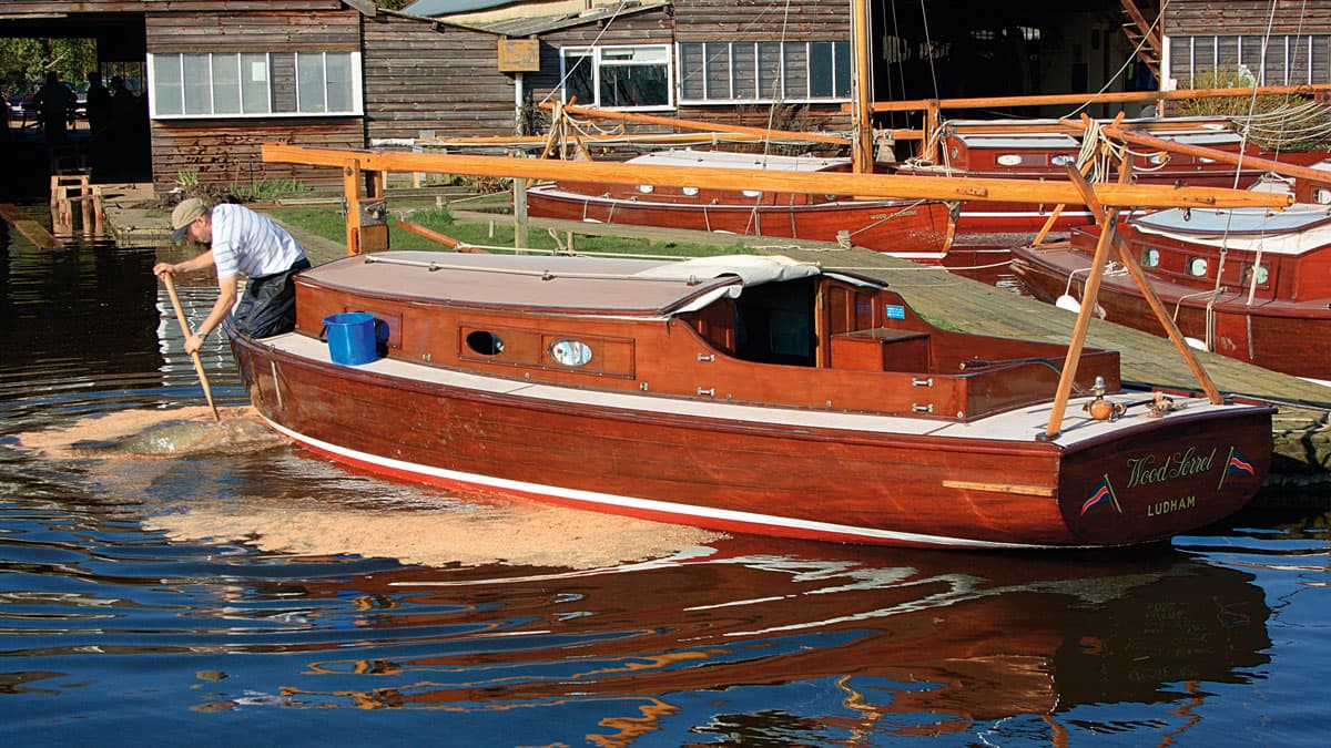 Sawdust Techniques to Stem Post-Launch Leaks on Wooden Boats