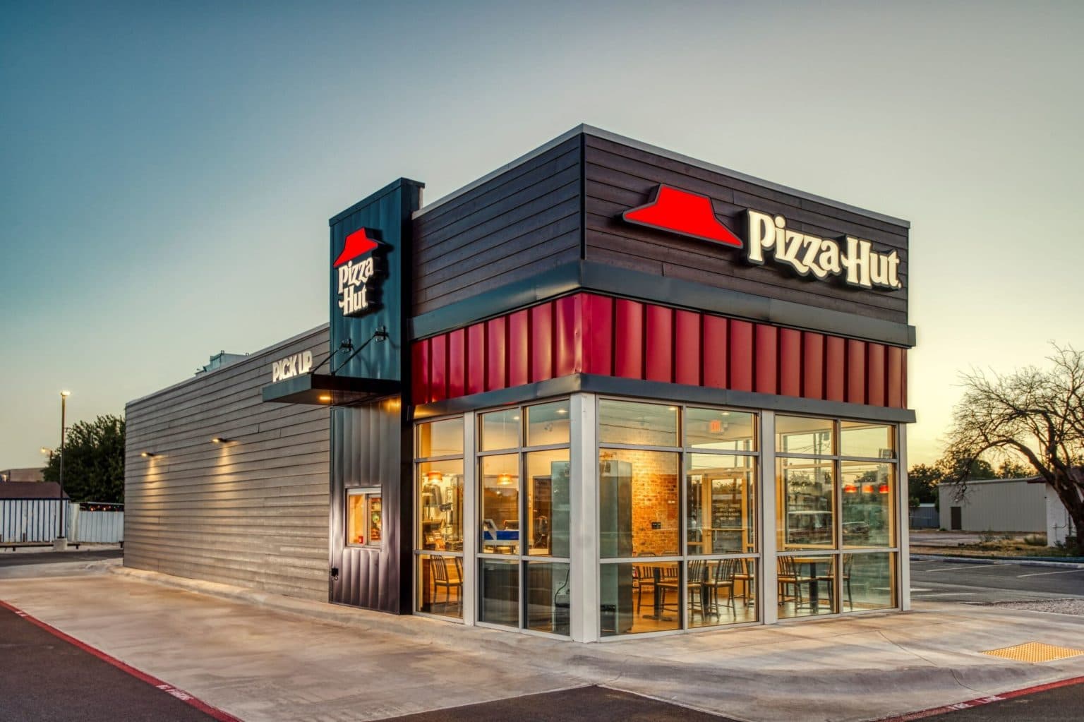 Breakroom survey finds Pizza Hut workers report $9-$17 hourly pay