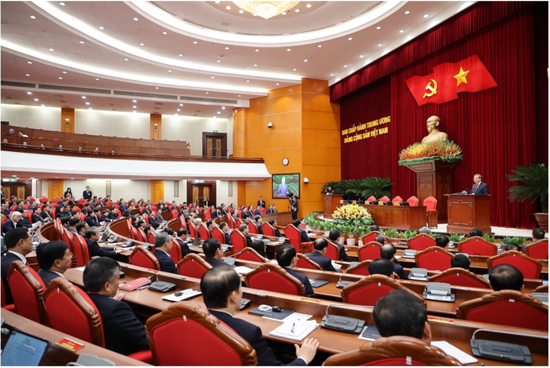 Vietnam clamps down at party congress with offline tablets
