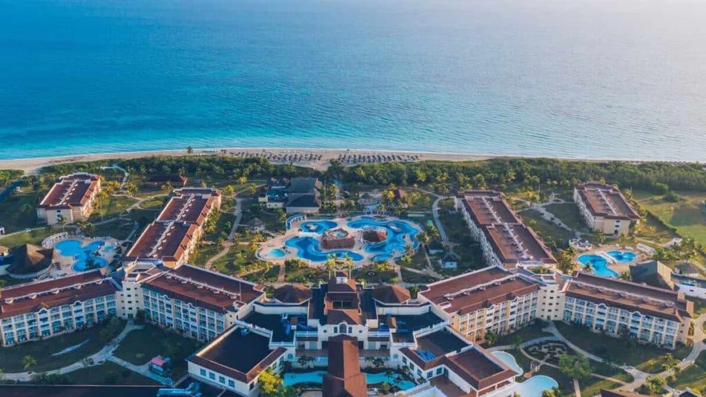 Cuba permitirá arrendar hoteles estatales a cadenas internacionales desde 2026