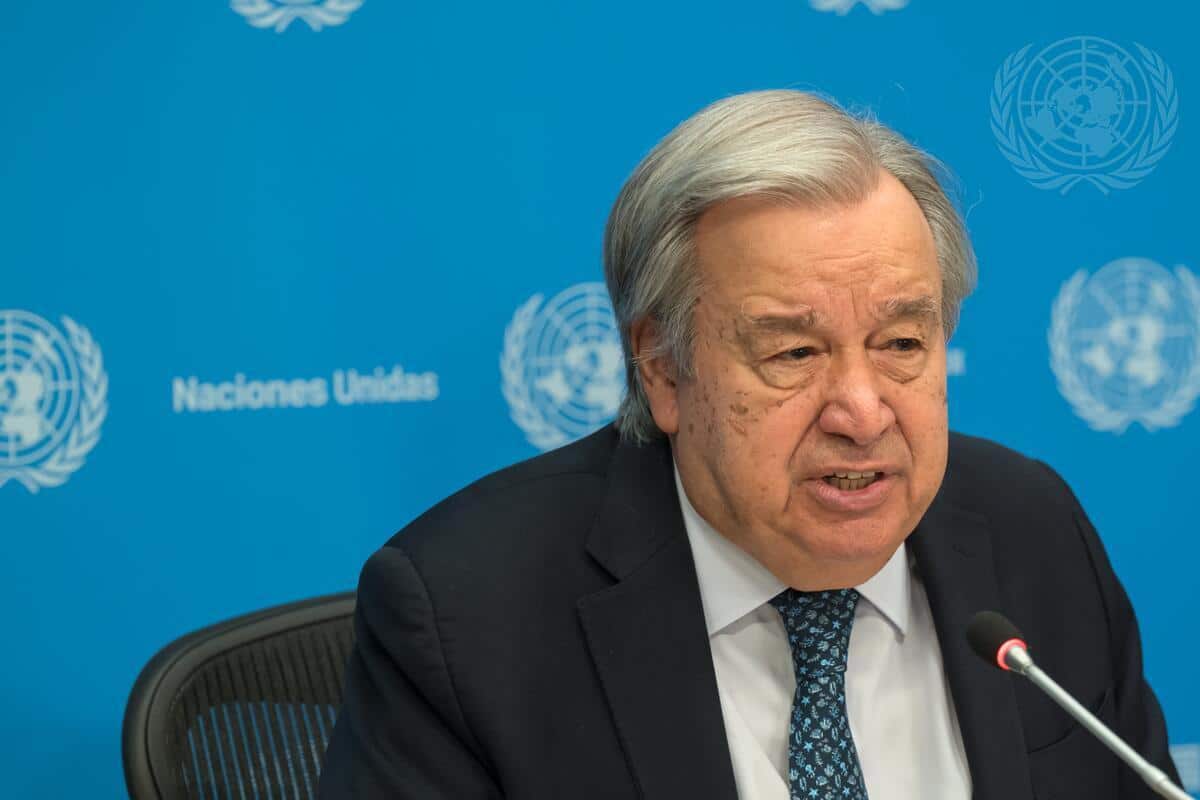 U.N. chief warns of imminent financial collapse, urges reforms