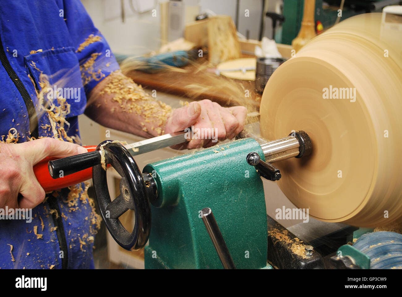woodturning video shows how to preserve grain in bowl blanks