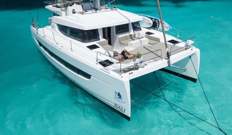 Your Complete Guide to Buying a Catamaran Yacht With Confidence