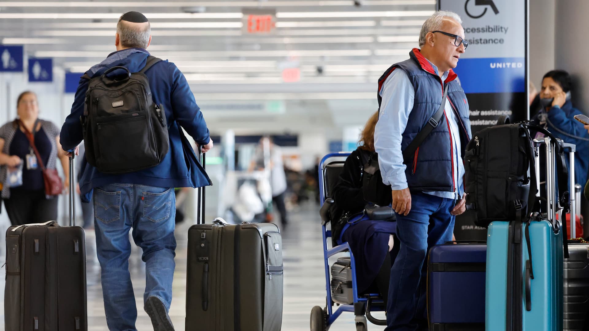 Thanksgiving Travel Surge Strains RDU Roads, Runways and Schedules