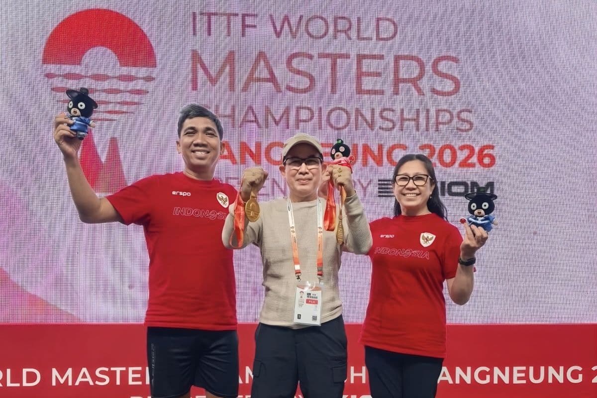Indonesia storm back to win mixed doubles 50 world masters title
