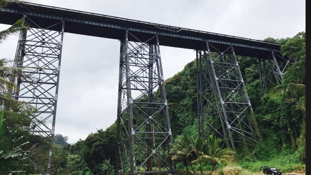 Lead remediation begins on Hakalau Stream Bridge in Hilo