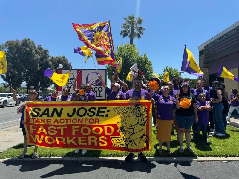 Long-tenured Taco Bell staff walk out in San José over schedule cuts