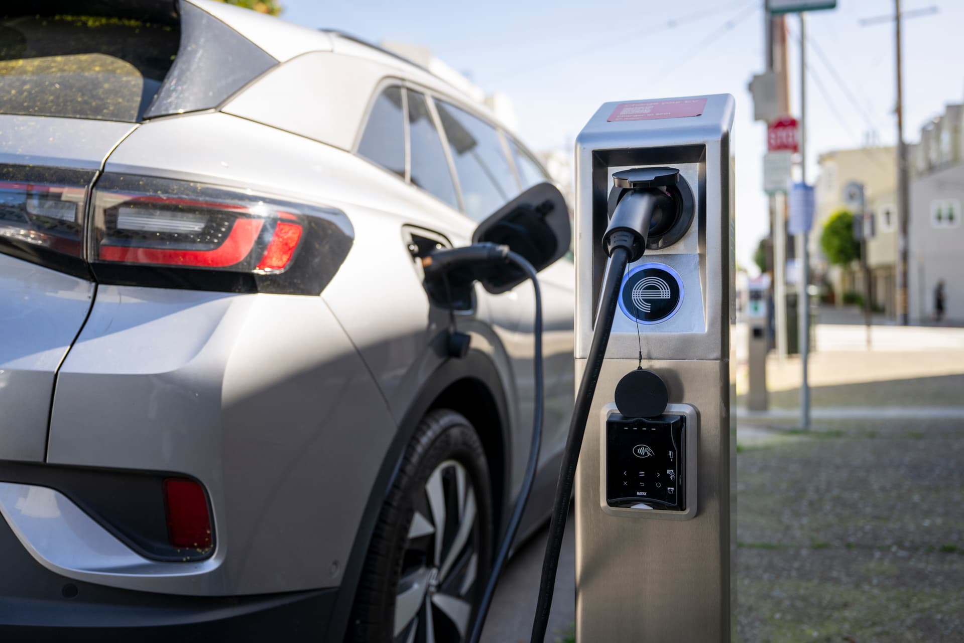 Lurie Proposes Law to Bring 1,700 EV Chargers to SF Streets by 2030