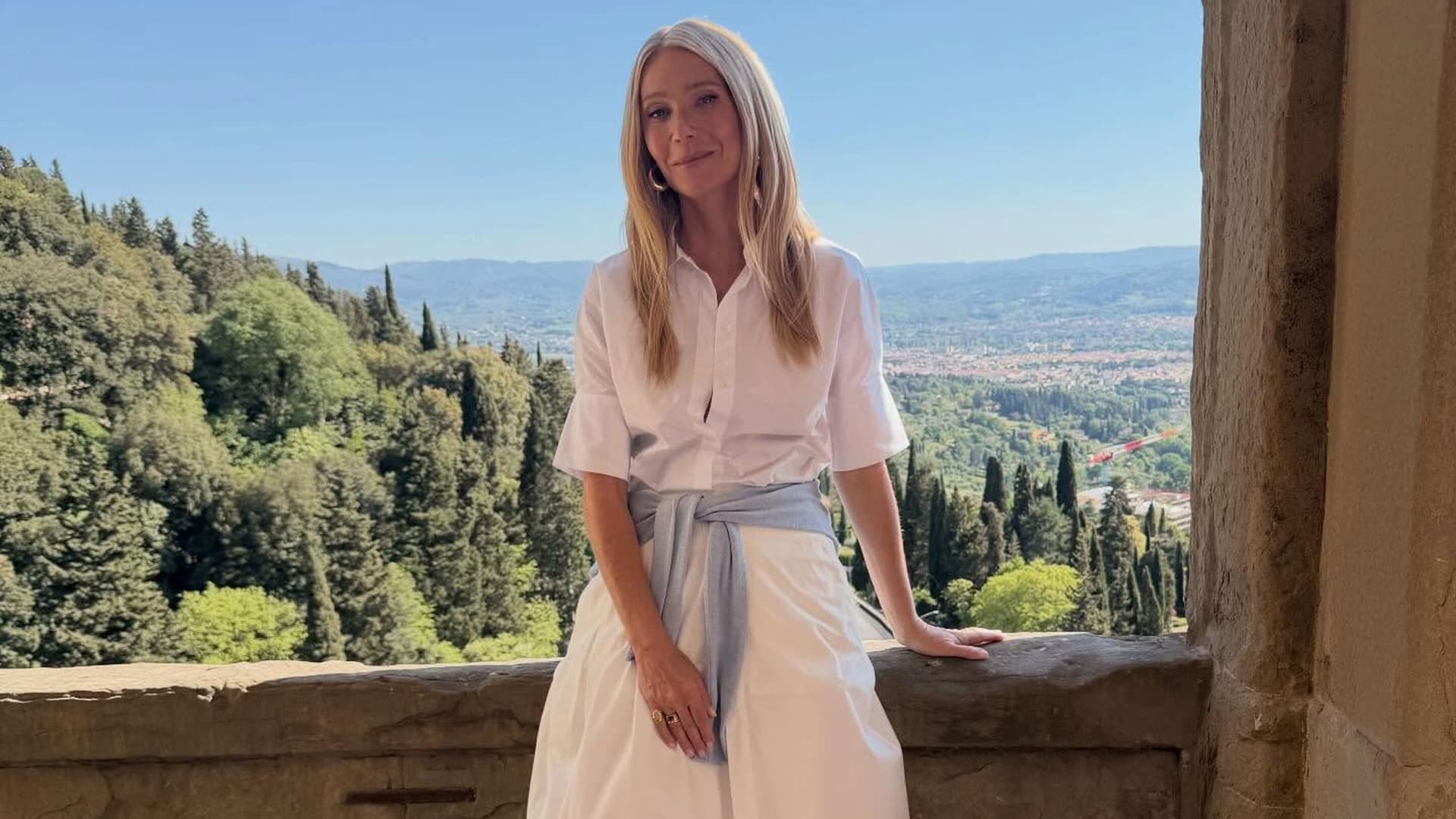 Gwyneth Paltrow's white poplin dress defines coastal grandmother travel style