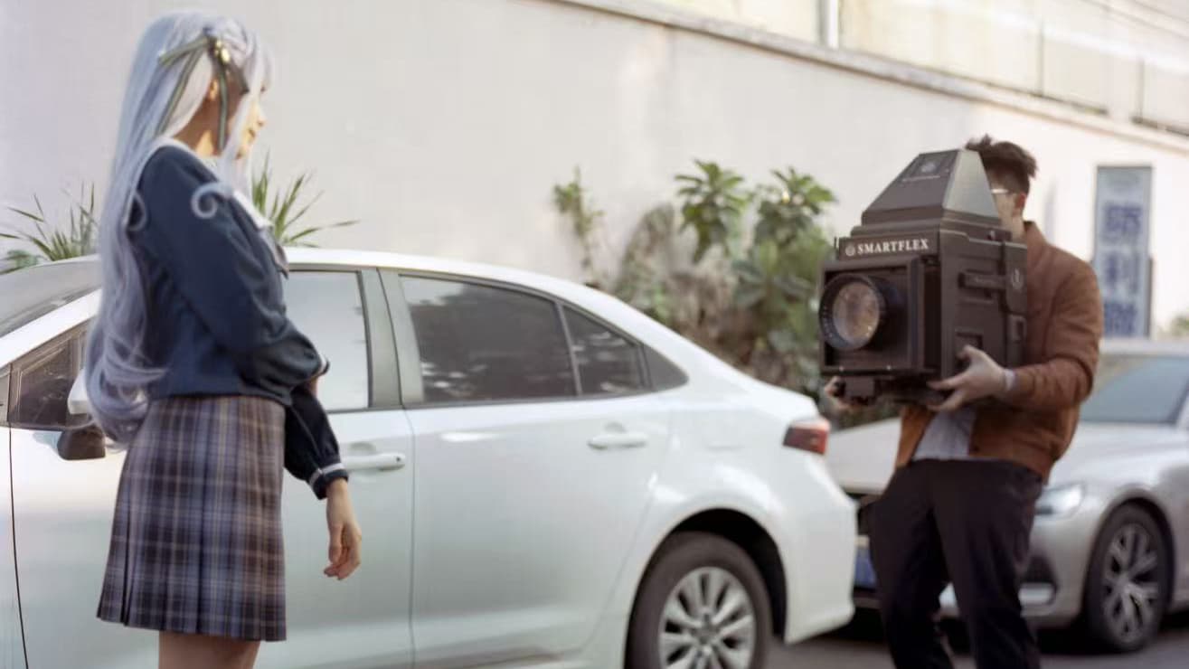 Smartflex 8x10 is the world's largest SLR, built for portrait film