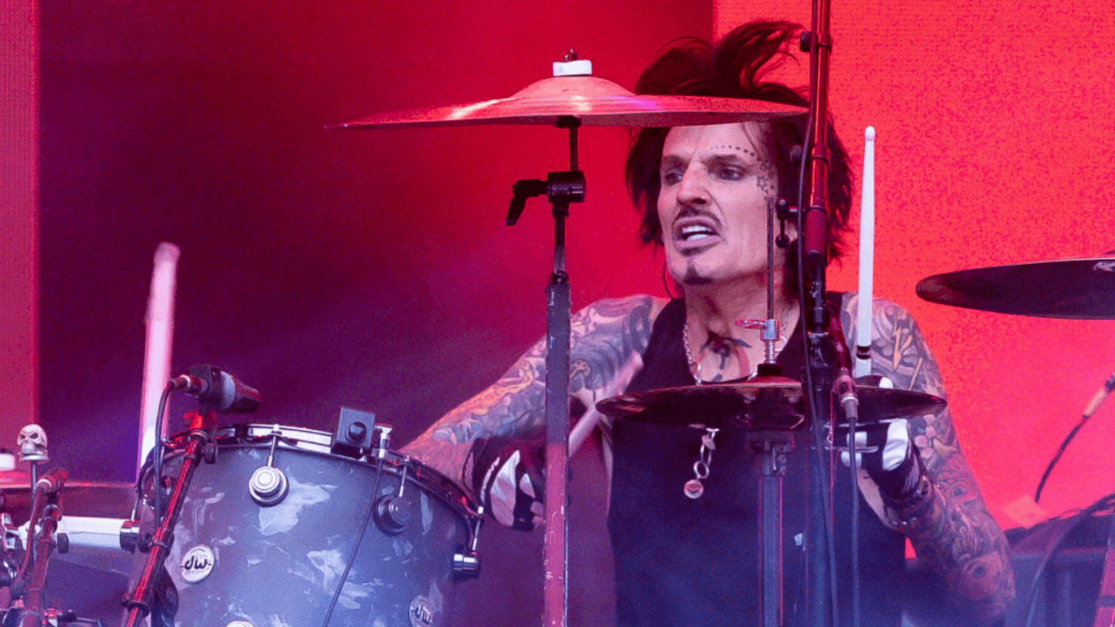 Tommy Lee says a Mötley Crüe show is like running 13 miles