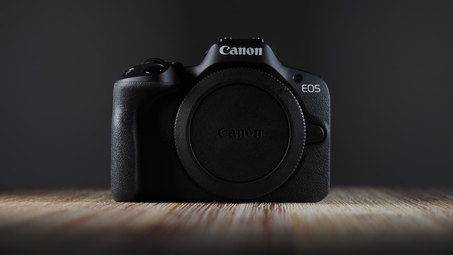 Canon EOS R10 keeps outselling Sony A7 V in Japan’s camera rankings
