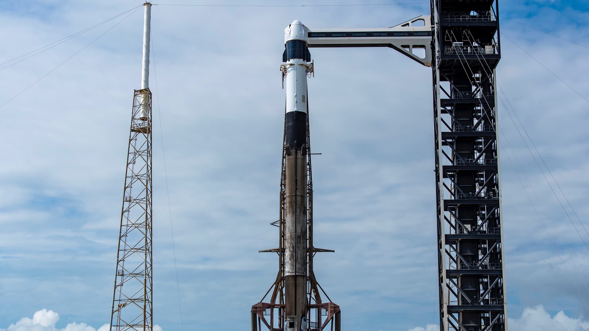 SpaceX Cargo Dragon launches 6,500 pounds of NASA science to ISS