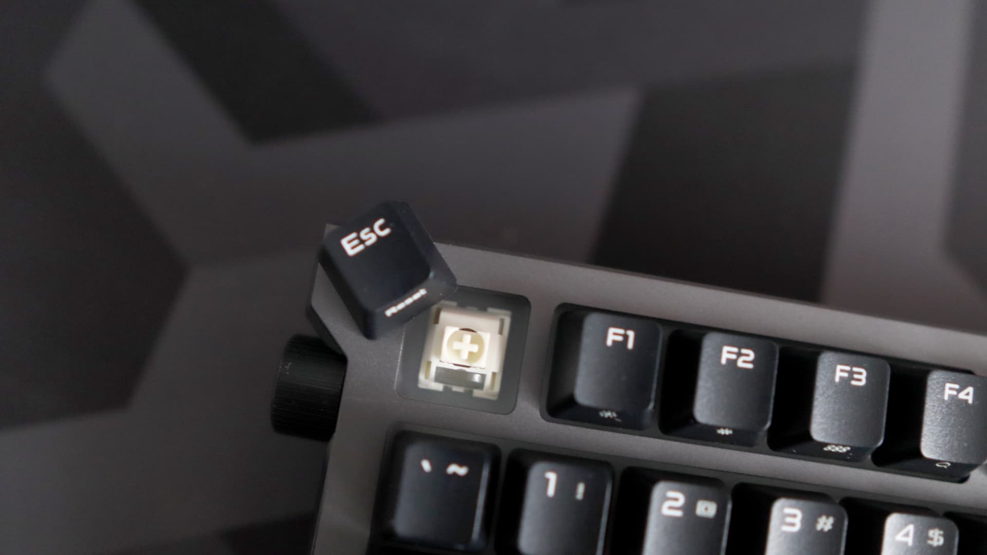 ASUS ROG Strix Morph 96 Wireless Brings Hot-Swap Customization to 96% Gaming Keyboards