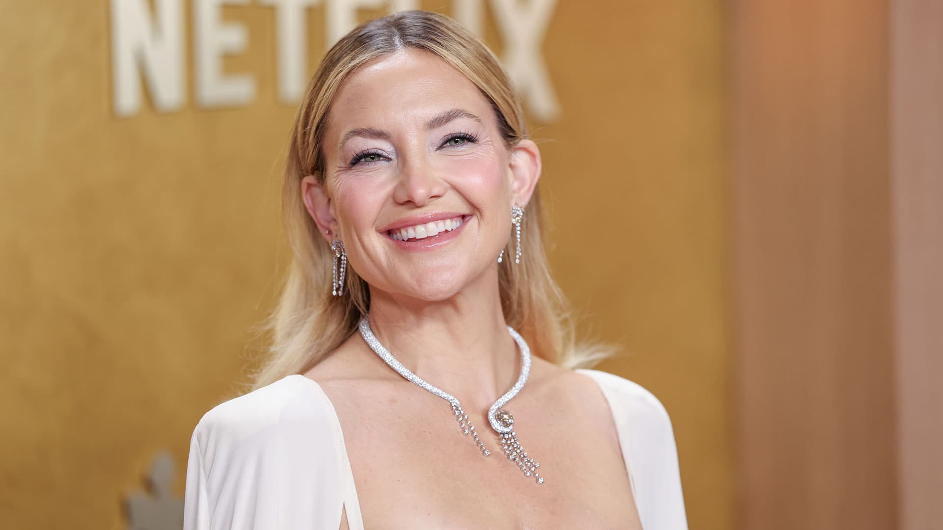 Kate Hudson's Valentino Cape Inspires Capes for Brides, Guests 2026