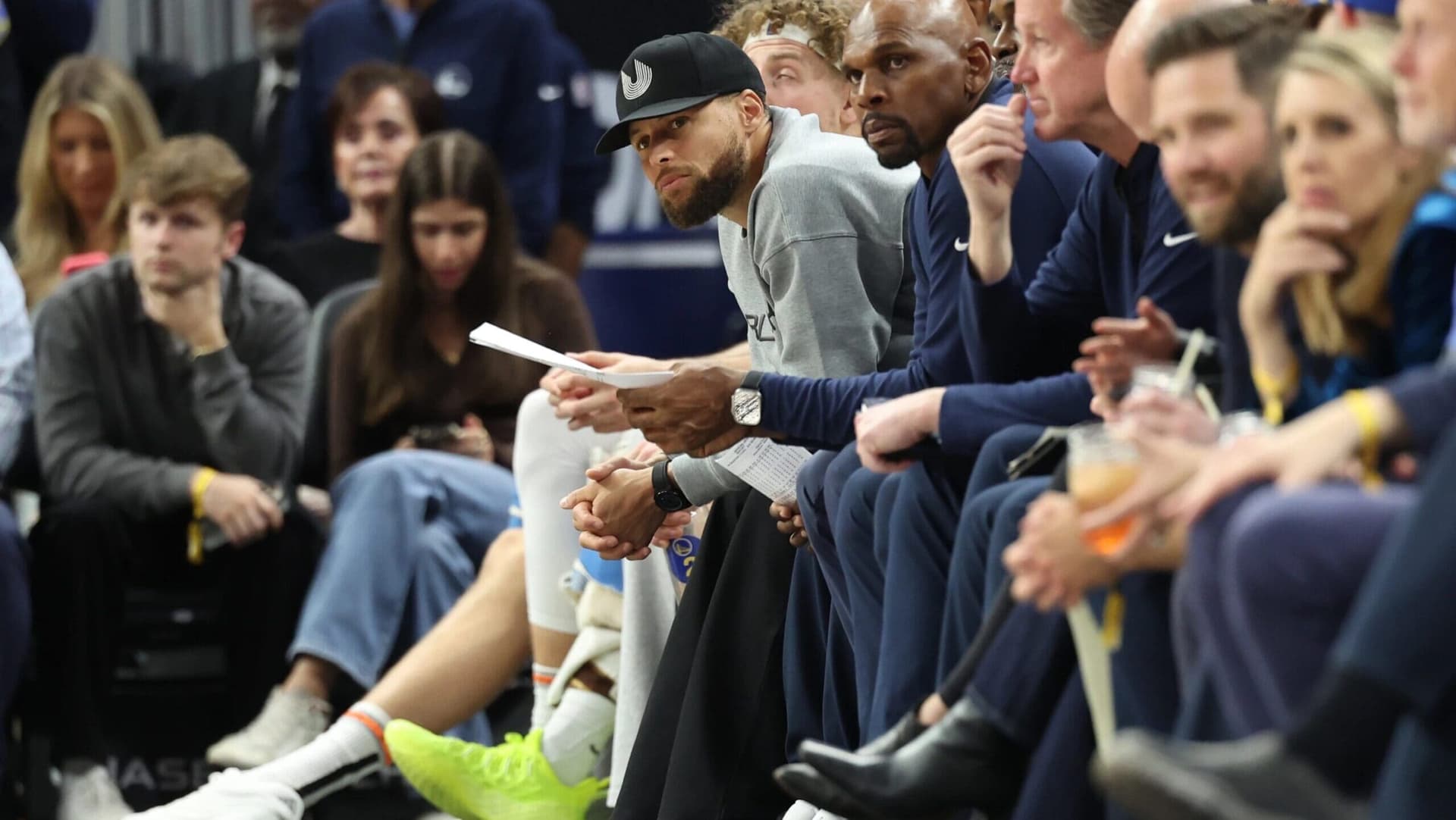 Stephen Curry Participates in Live Scrimmage, Eyes Return Against Rockets