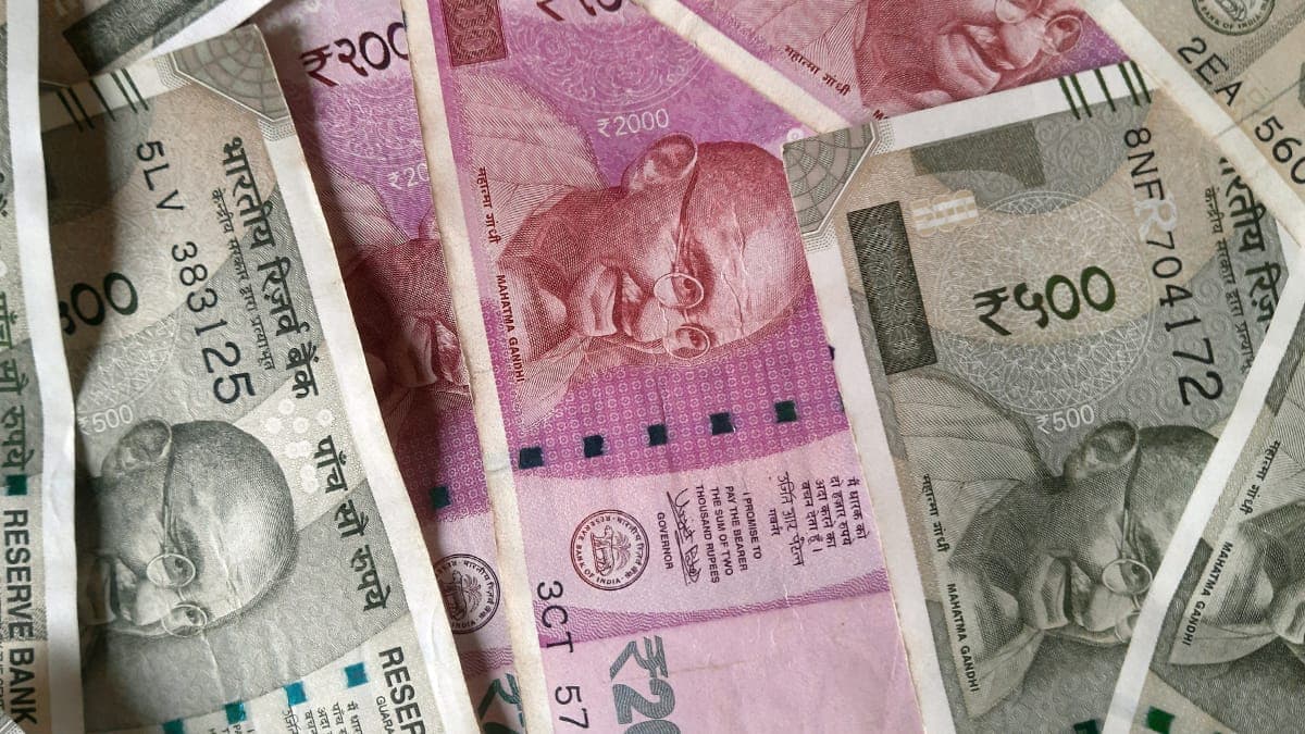 Rupee Falls to Record Lows, Tests Resilience After 8.2 Percent Growth