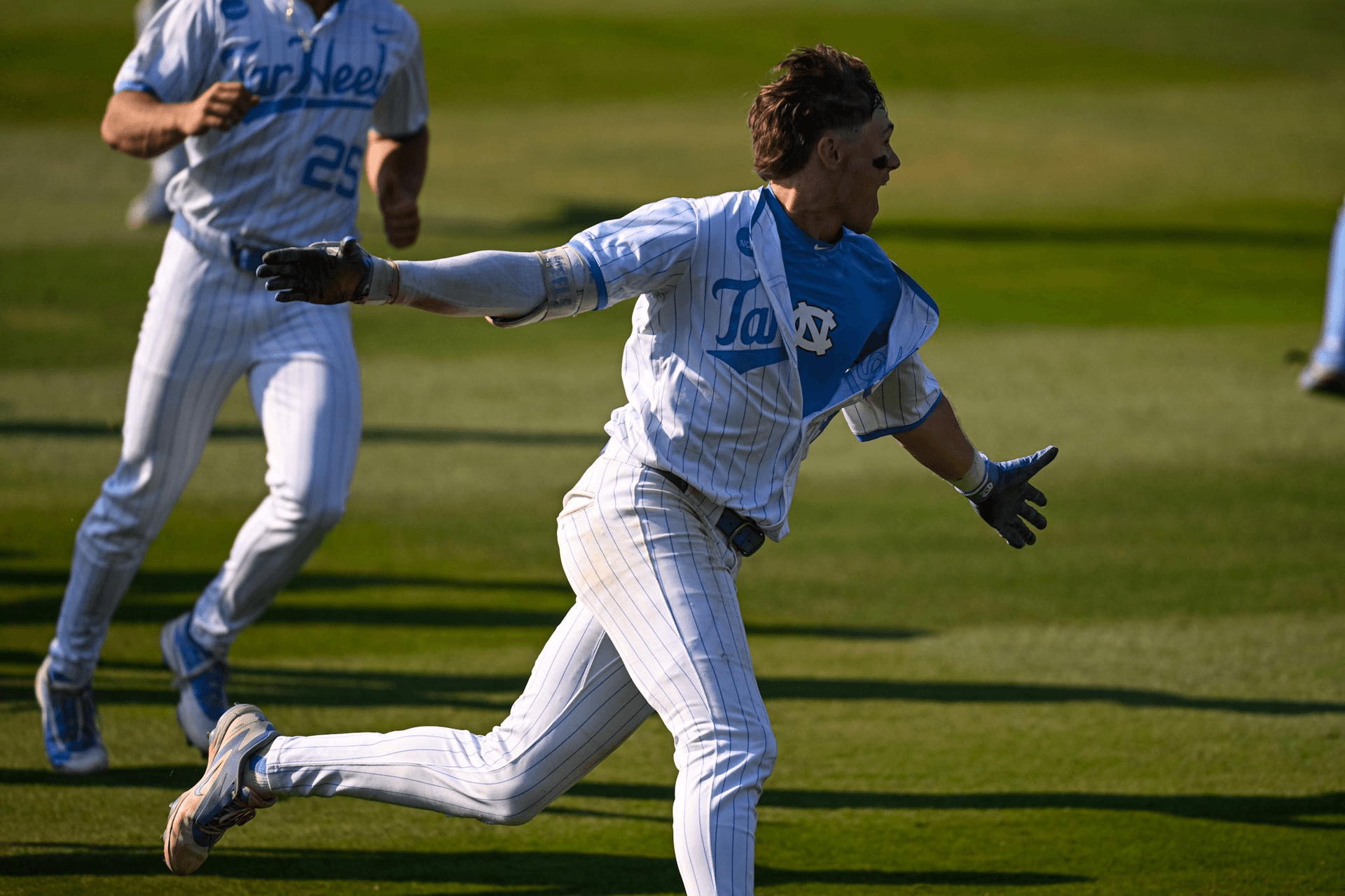 Owen Hull’s walk-off sends UNC baseball to College World Series