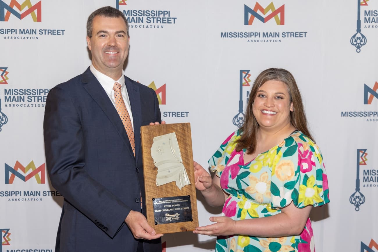 Story Books wins community engagement award from Mississippi Main Street