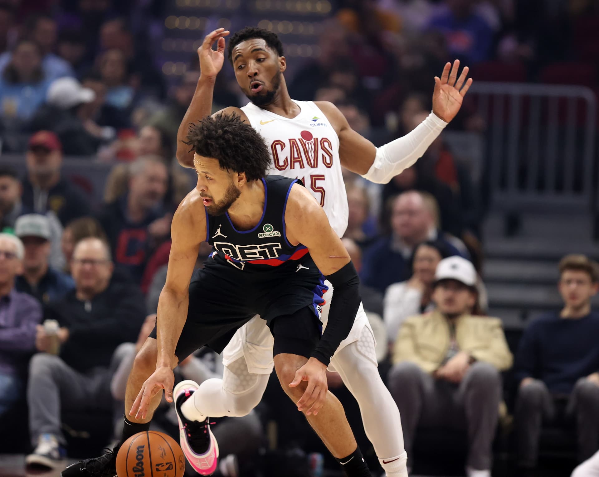 Donovan Mitchell ties NBA playoff record, Cavaliers even series with Pistons