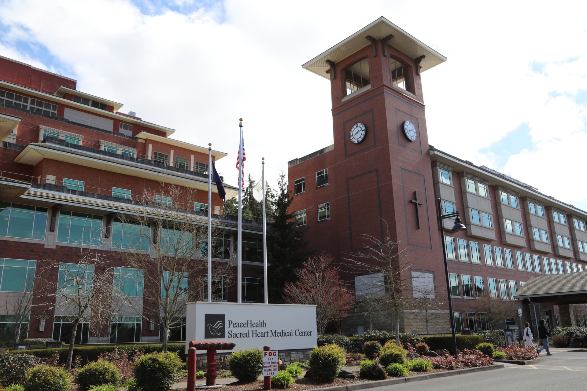 Eugene emergency physicians sue PeaceHealth and ApolloMD over staffing dispute