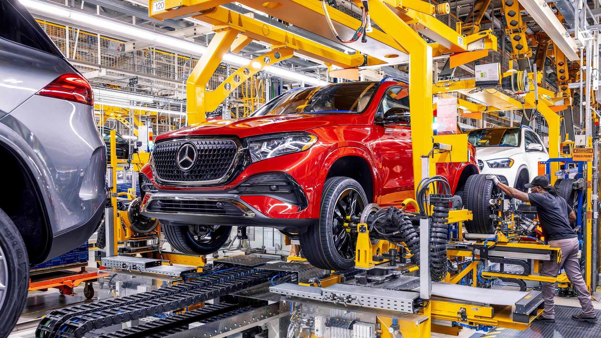 Mercedes-Benz Pledges $4 Billion to Alabama Plant, Citing Tariff Pressures
